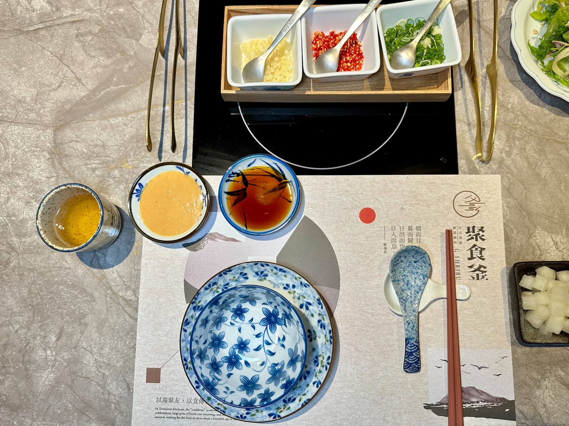 聚食釜台式頂級蝦湯鍋物