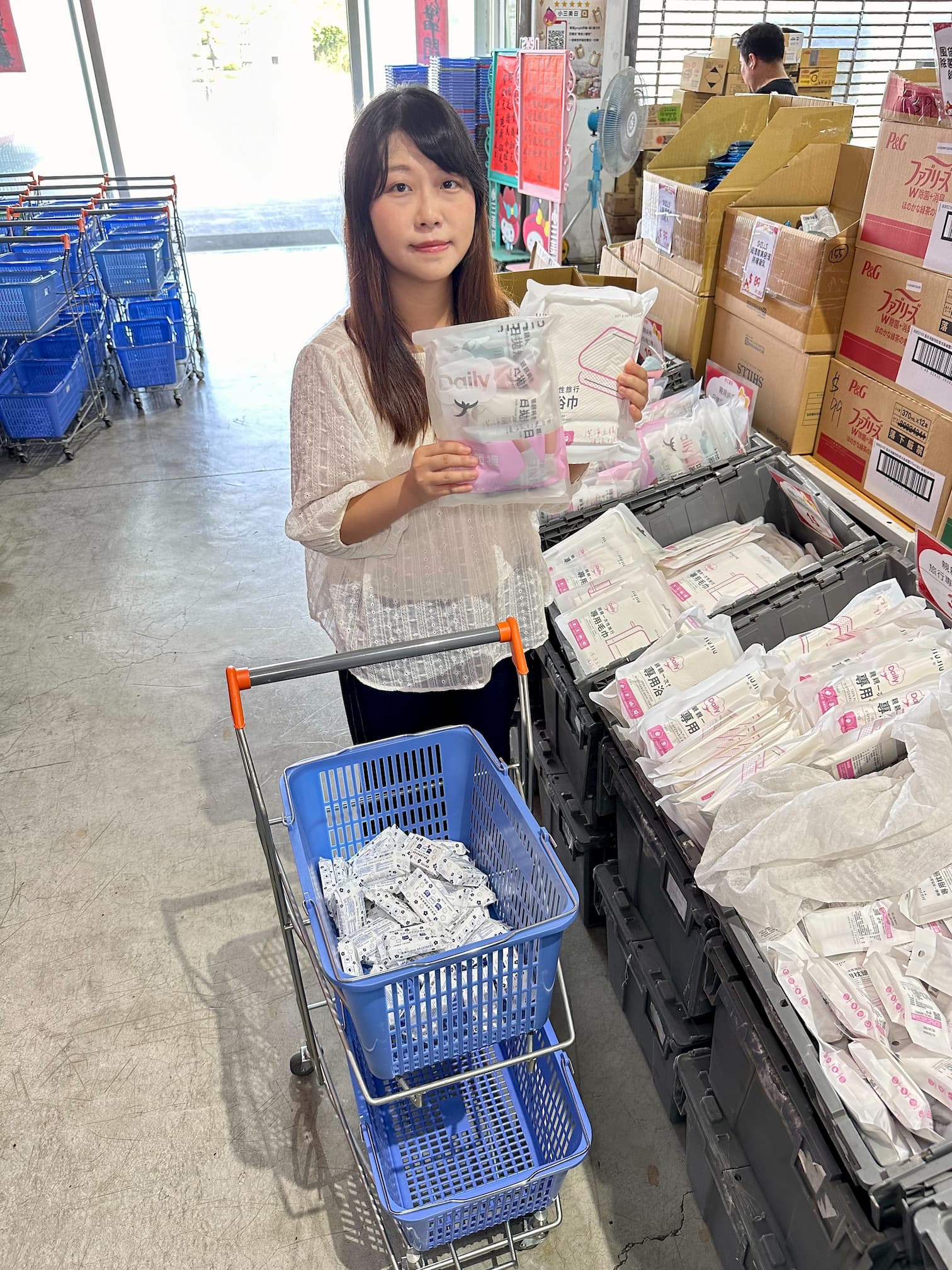 小三美日鹿港批發零售倉