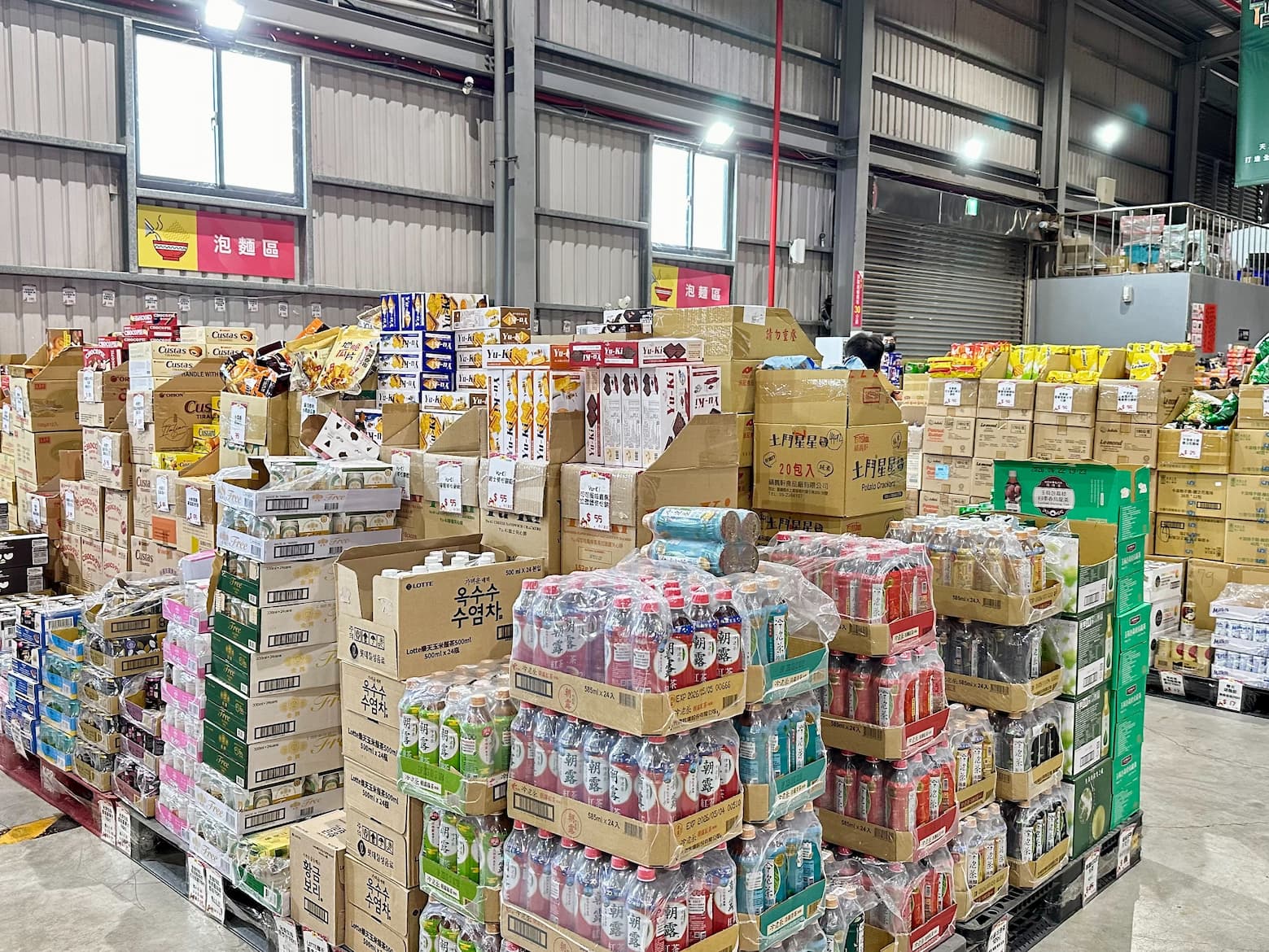 小三美日鹿港批發零售倉