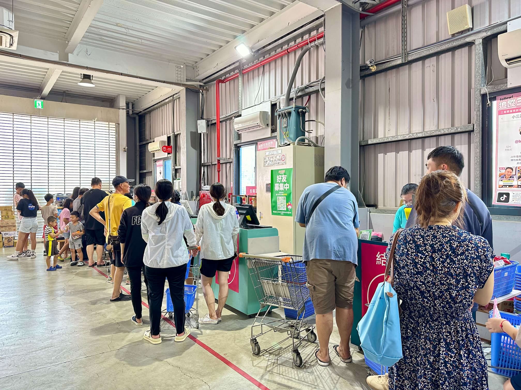 小三美日鹿港批發零售倉